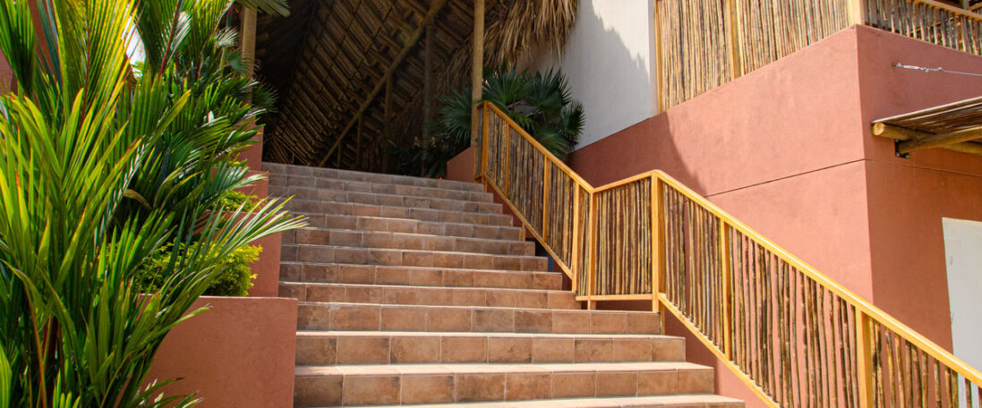 escalera senda kokkos beach